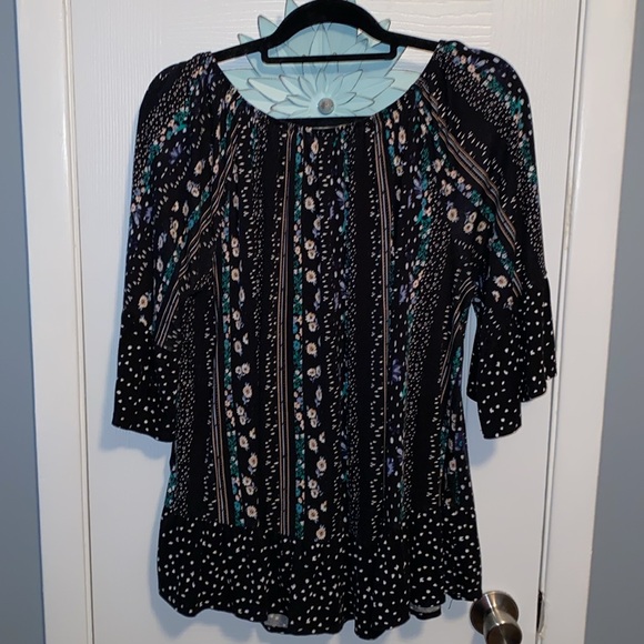 Floral Ruffle Blouse - Picture 2 of 5